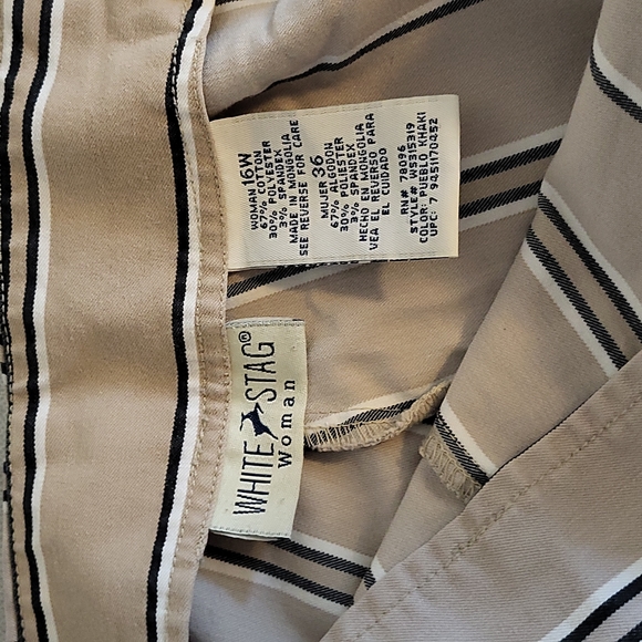Plus size woman's capri - Picture 3 of 4